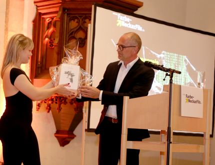 Übergabe des Industriepreises im Rahmen der Lossprechungsfeier.